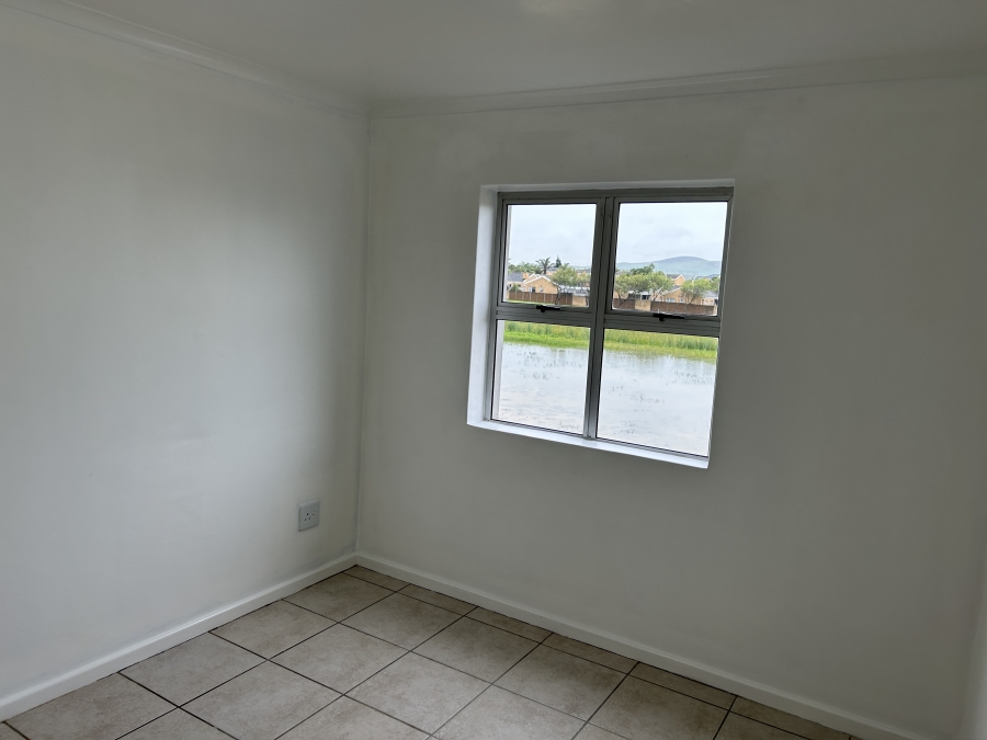2 Bedroom Property for Sale in Uitzicht Western Cape